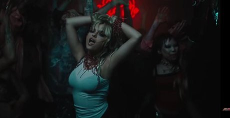 Bebe Rexha modèle porno image