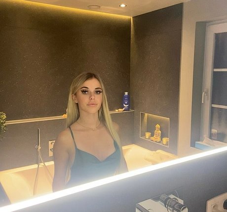 ellenofficial actrice sexy photos