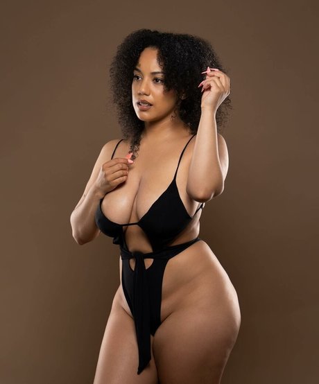 milf athlétique onlyfans pornographique hd photo