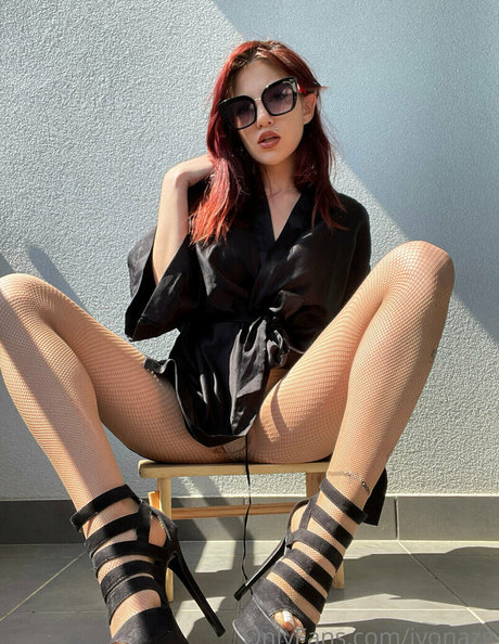 Ivonazg modèle magnifique photo