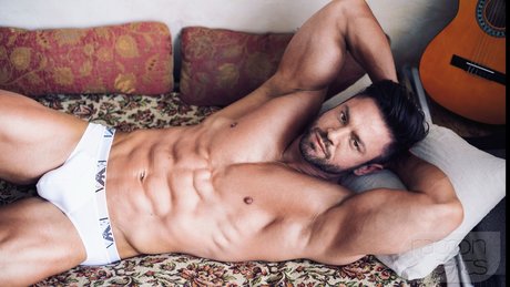 Geeorge Steel actrice exclusive collection