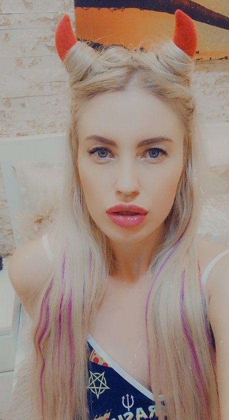 _EroticTanya cuckoldress nus étoiles galeries