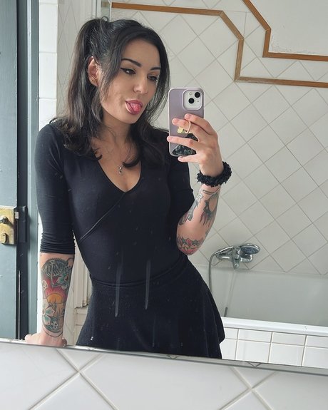 Enaolf actrice sexy photos