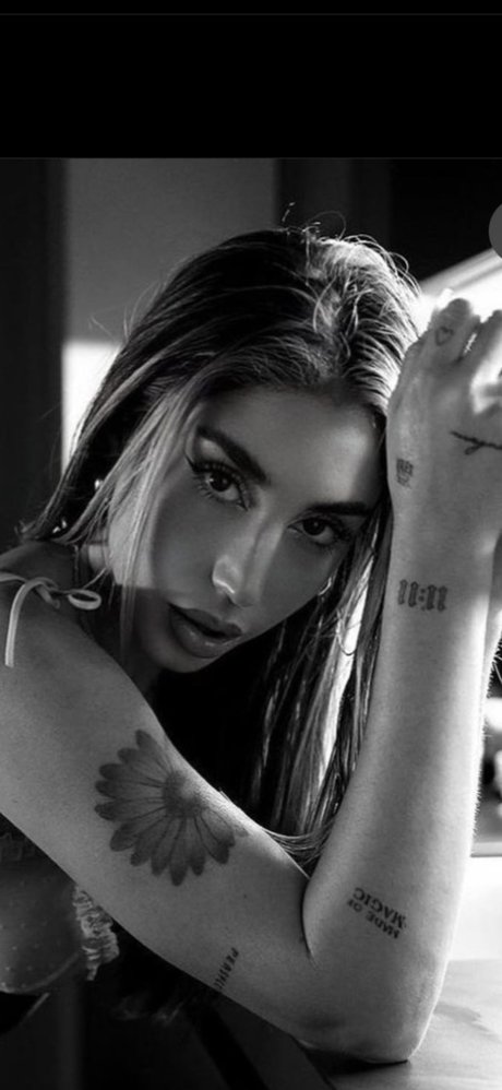 Naissha modèle de sexe des photos