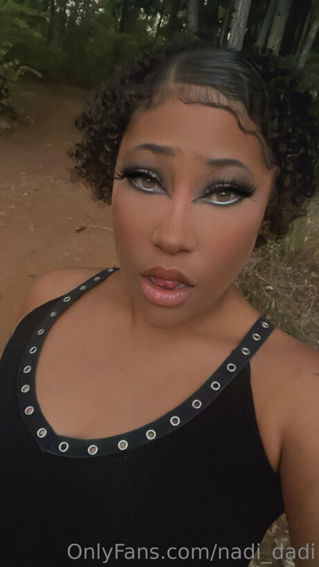 Nadi Hustle étoile sexy photo