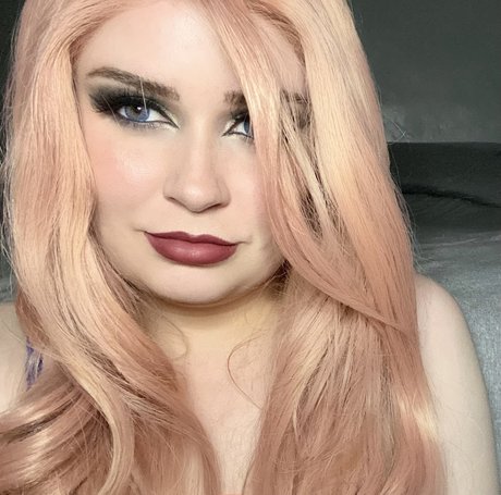 Mysti Moon FREE UnderConstruction beau modèle photo