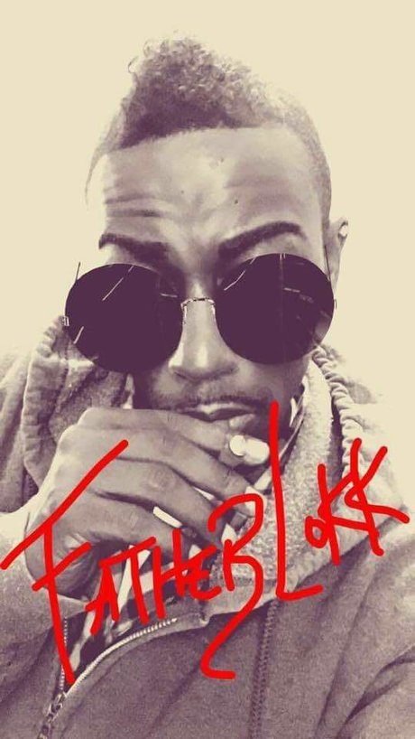 Father Lokk modèle des photos