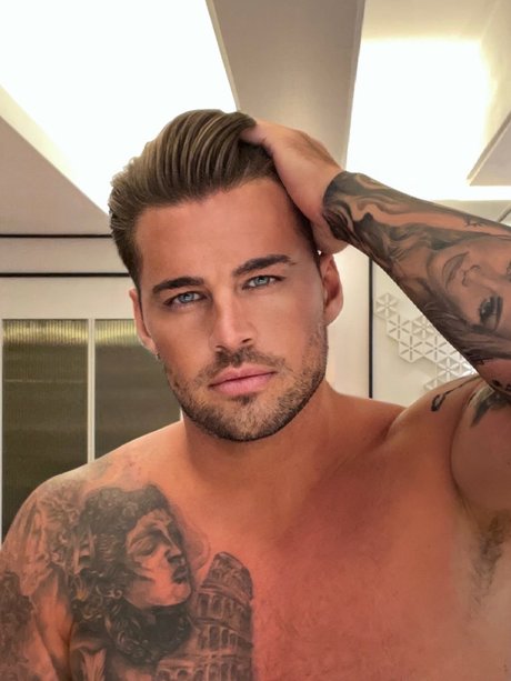 Carl Woods star du porno érotique img