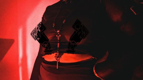 Neon Venom modèle sexy galeries