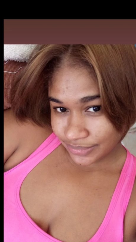 Ruth Esther étoile adulte des photos