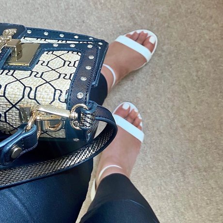 AngelWhiteToes modèle pornographique des photos