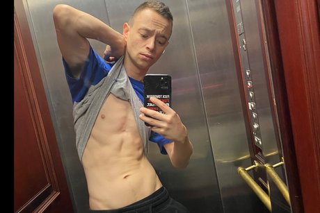 grandes aréoles onlyfans nu chaud galerie