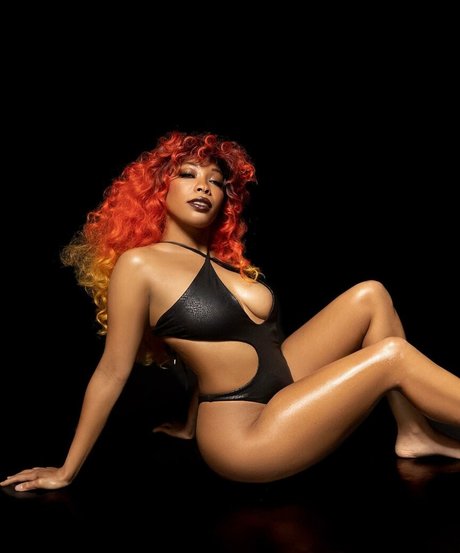 Kiera Please actrice de nus photo