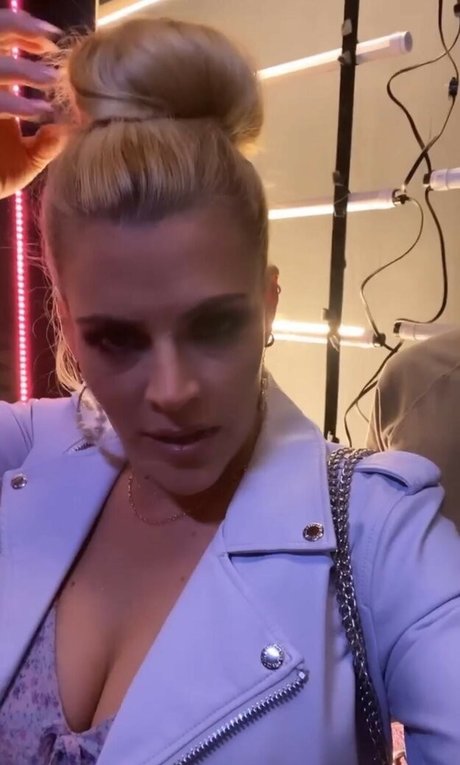 Busy Phillips étoile érotique img