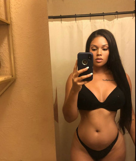 msceejayysimonn actrice de nus collection