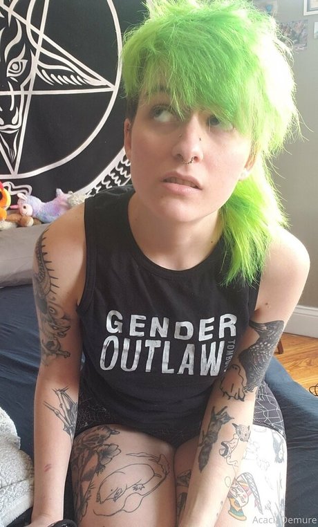 molotovcocktease actrice de nus photo