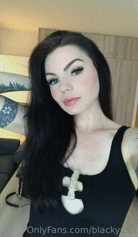 blackyusti actrice libre photo