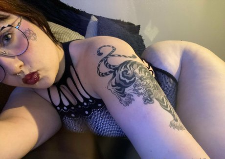 nek0mama modèle nu img