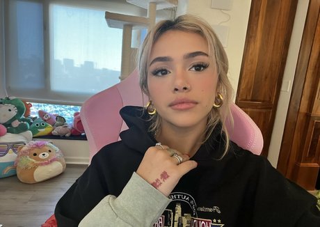 Demisux modèle pornographique archive