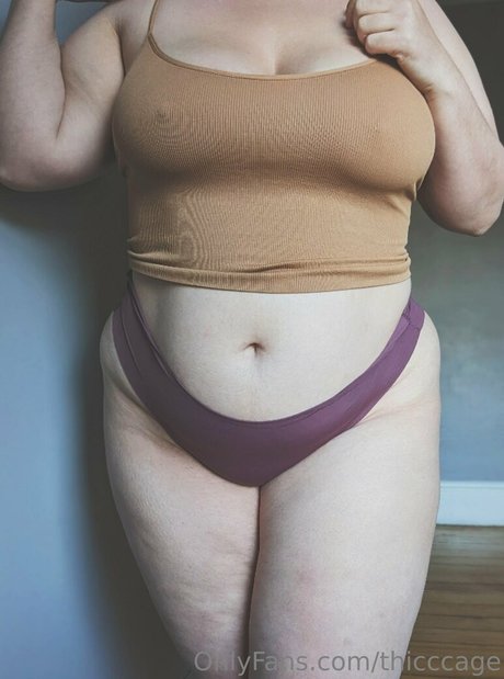 thicccage actrice nue photos