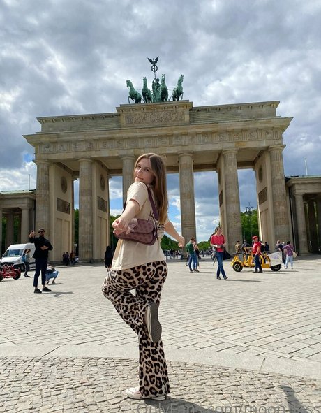 moon less art star du porno galeries