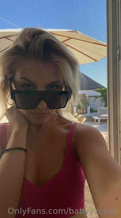 babyyzoeyy star érotique image