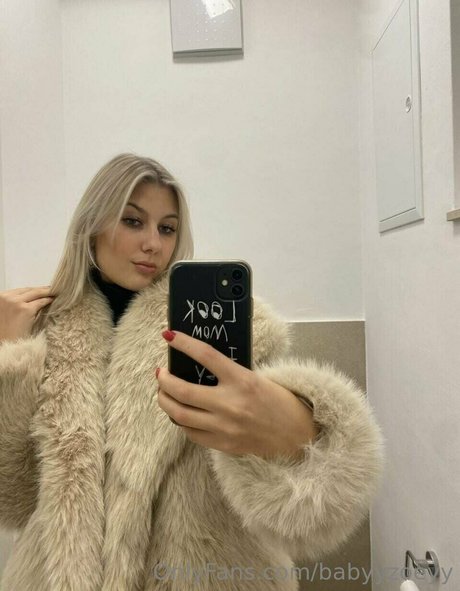 babyyzoeyy star du porno gratuit des photos