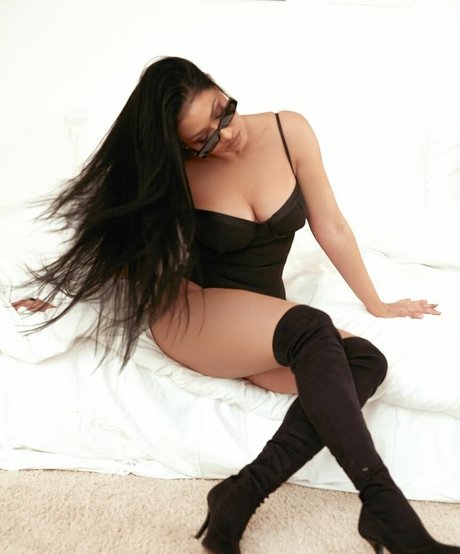 Simone E Simaria art star du porno image