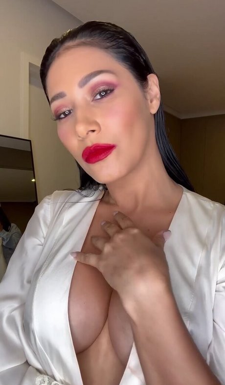 petits seins potelés onlyfans nu image