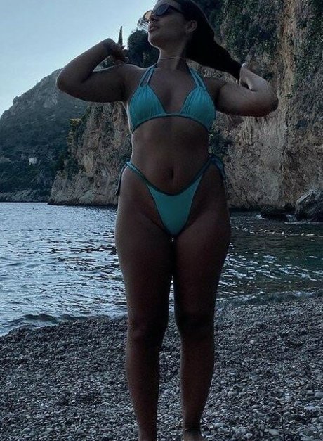 Debora Tanzo modèle xxx des photos