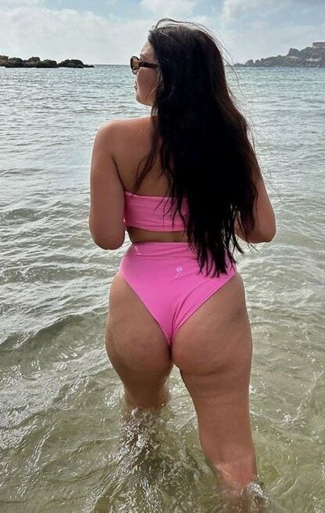 Debora Tanzo star du porno de haute qualité galerie