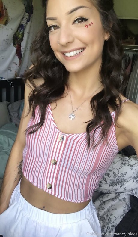 sandyinlacefree star érotique image