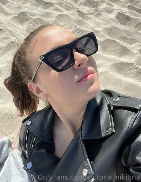 petite brune onlyfans adulte érotique photos