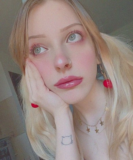 Agnese Innocente modèle magnifique images