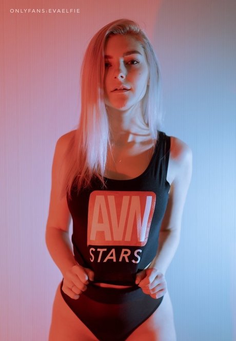 EvaElfie modèle magnifique galerie