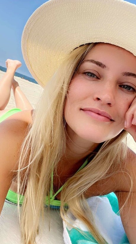 iJustine nus star du porno archive