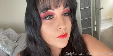 maman asiatique onlyfans sexy nue photo