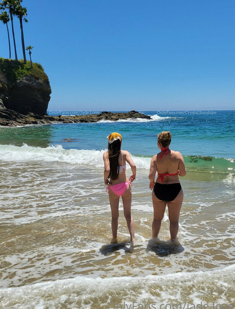 Jade Love art modèle galeries