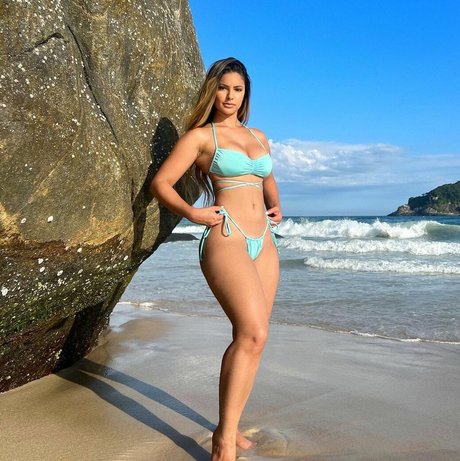 Iany Tassia actrice artistique des photos