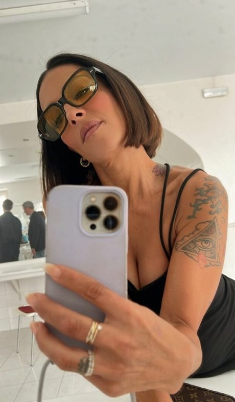 Lorena Castell art de star du porno images