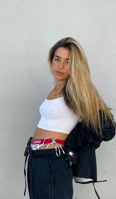 Lola Indigo étoile érotique image