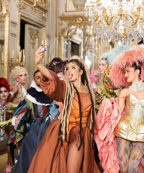 Lola Indigo étoile chaude des photos