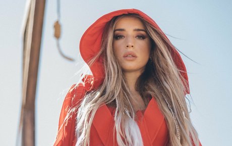 Lola Indigo haut modèle images