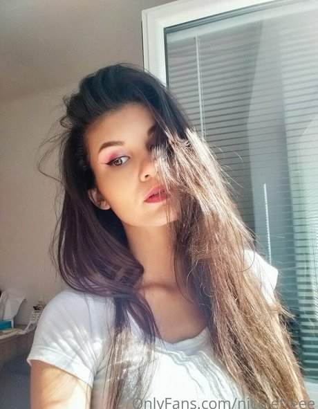 nicolefreee joli modèle galerie