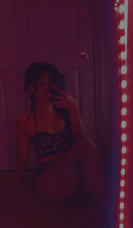 thrsttrapr star du porno exclusive photo