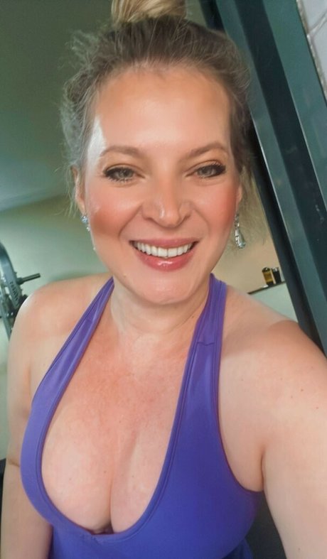 Joice Hasselmann nus étoiles des photos