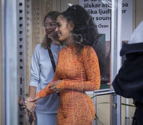 Jorja Smith modèle pornographique photo