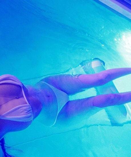 chatte nue onlyfans assez érotique image