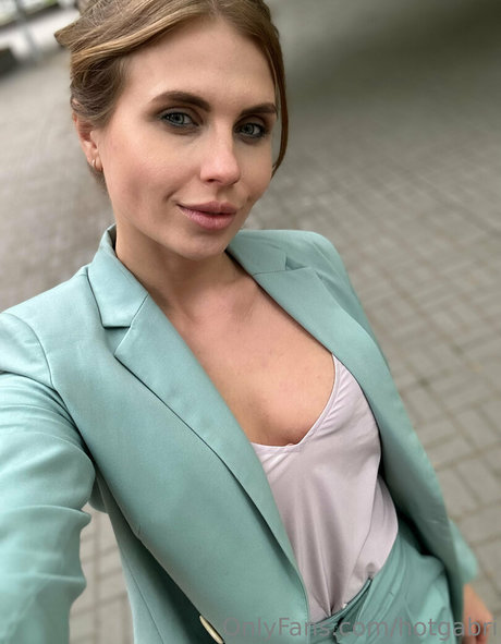 hotgabri belle actrice photos