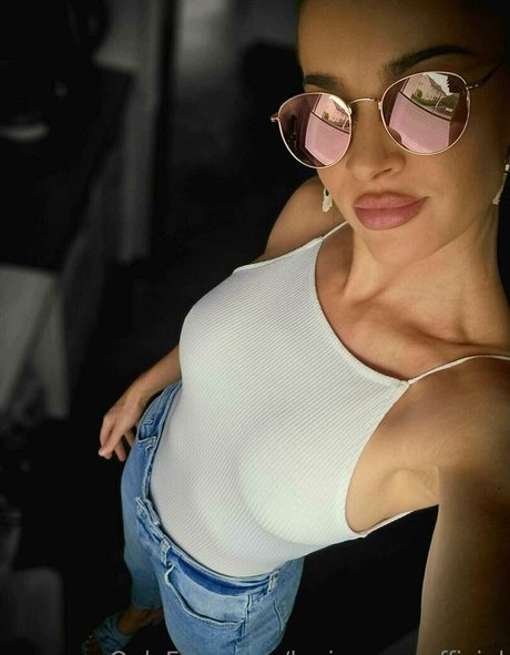 leniyoung official joli modèle image